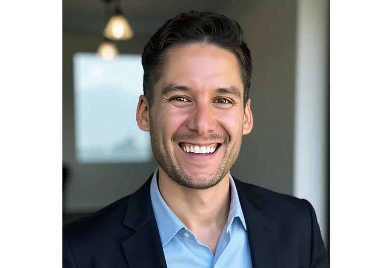 Andrew henry headshot 1 web