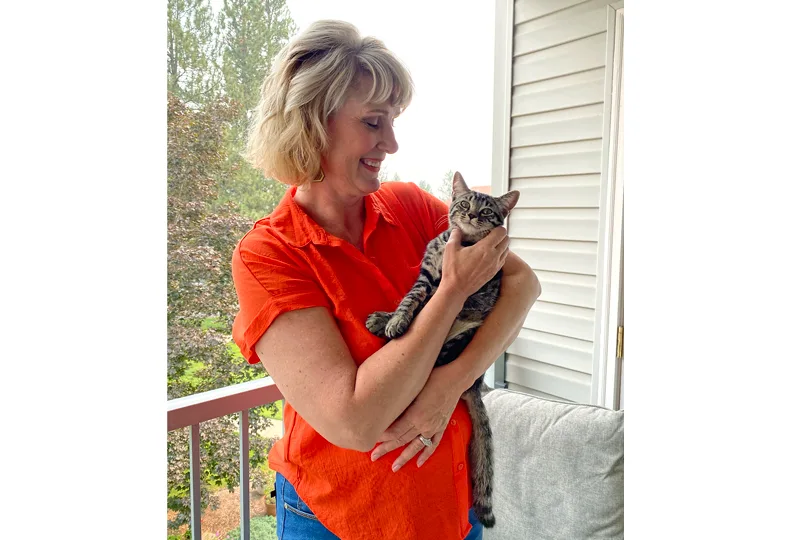 Women&Cat_web.jpg